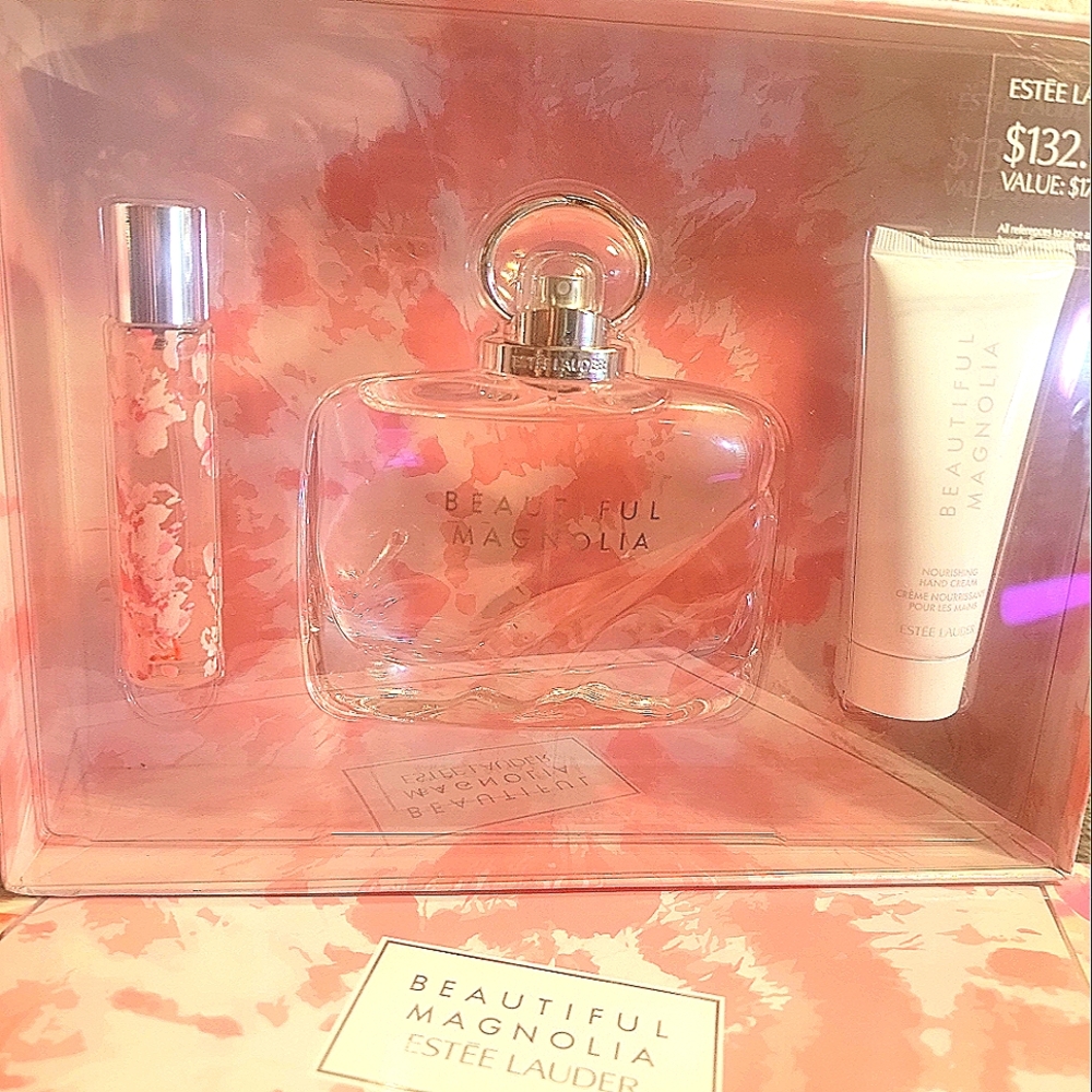 BEAUTIFUL MAGNOLIA ESTEE LAUDER